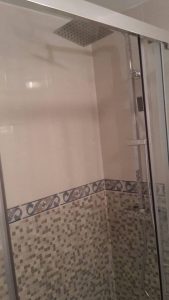 Cambio de bañera por ducha conservando la cenefa · Detalle 2